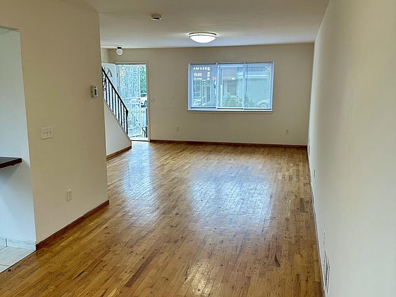 4th image of 107 Beach St