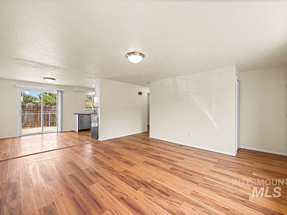 4th image of 1203 Sweetwood Cir