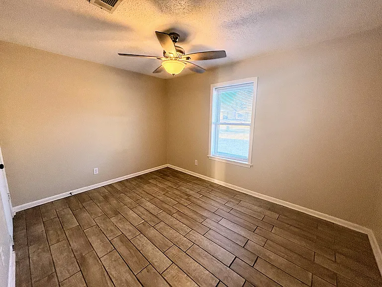 126 Raymond Dr — Photo 10