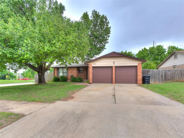 1300 Knollwood Ter, Moore, OK 73160