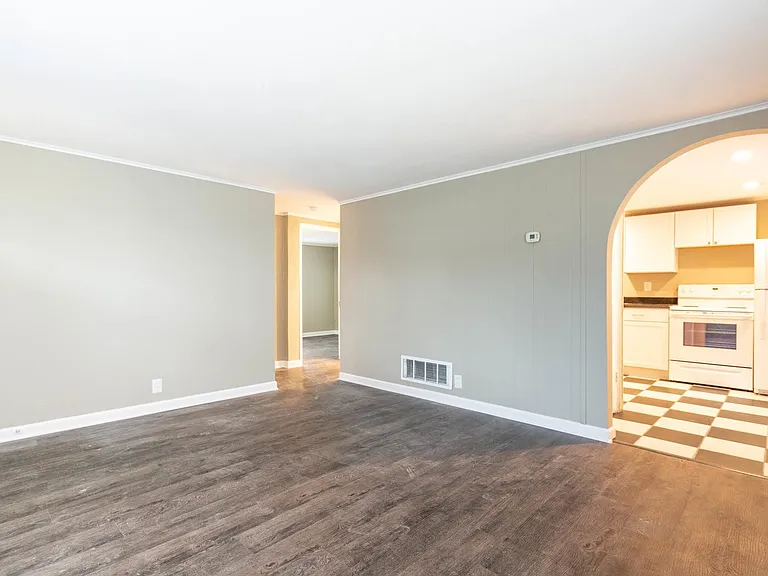 121 N Roosevelt St — Photo 2