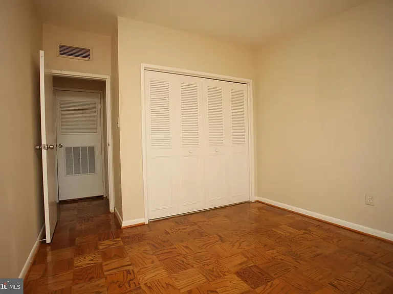 10204 Rockville Pike #402 — Photo 18