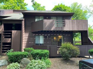 205 E Jolly Rd #8, Lansing, MI 48910