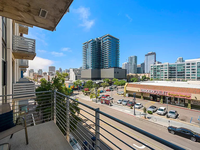 527 10th Ave #407 — Photo 8
