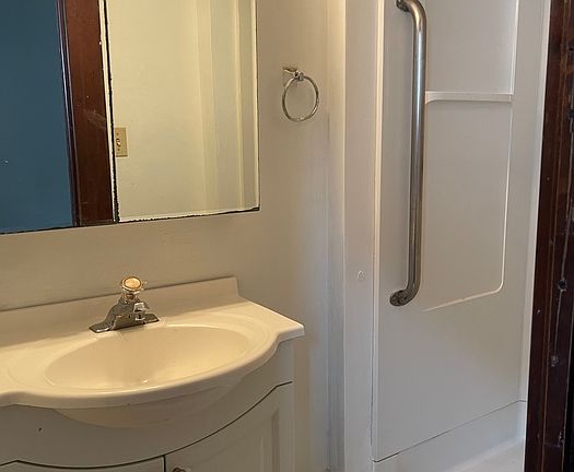 5th image of 118 Garden St #1