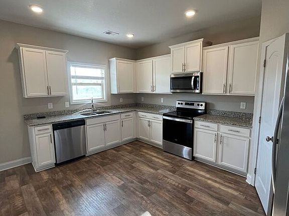 2nd image of 1276 Black Oak Cir