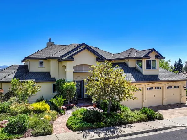 585 Riverview Dr, Auburn, CA 95603