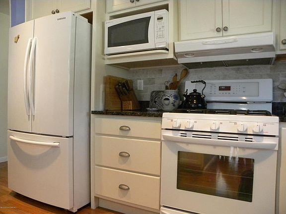 5th image of 14 Eldorado St