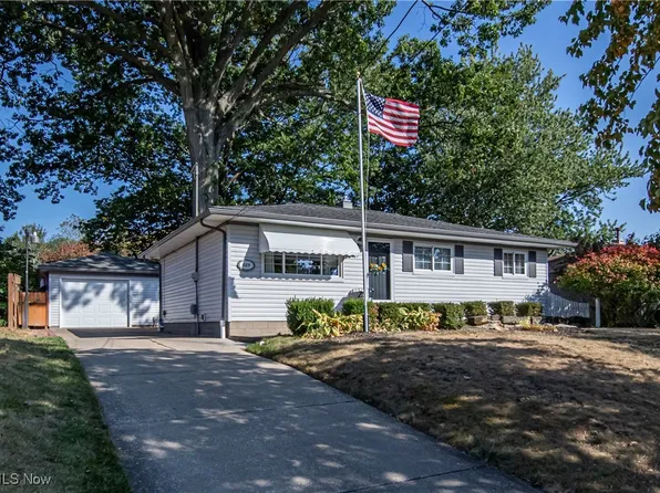 685 Beechview Dr, Akron, OH 44305