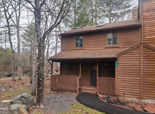 519 Wales Ct, Bushkill, PA 18324