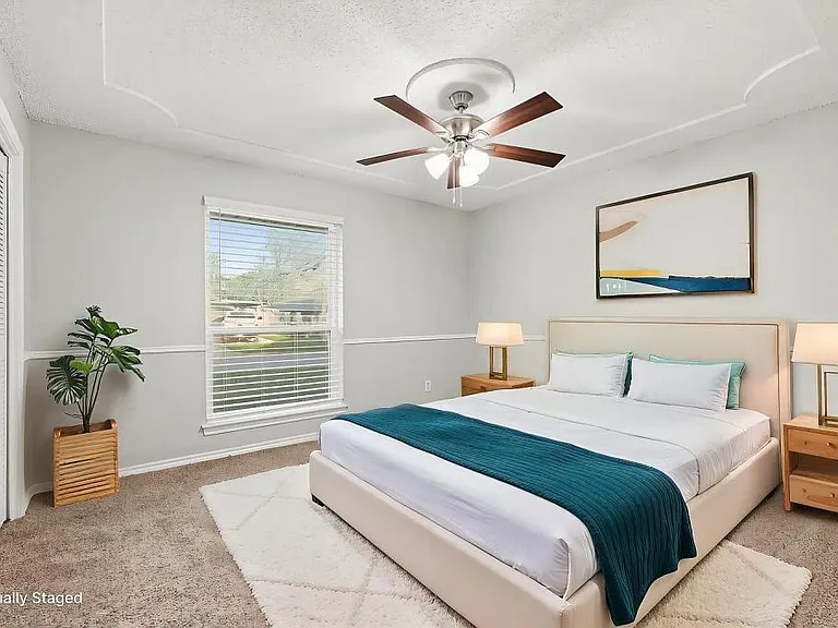 4900 Ridgeline Dr — Photo 2