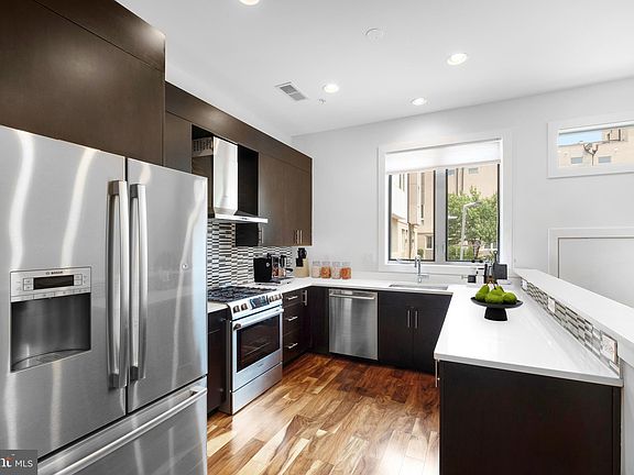 3rd image of 740 S Columbus Blvd Unit 29