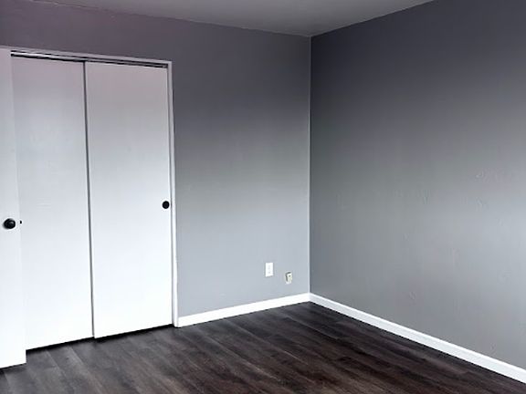4th image of 1357-13595 W 4th St