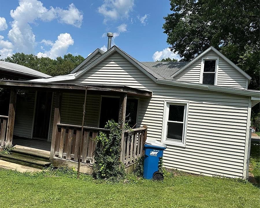 2nd image of 2419 Goodale Ave