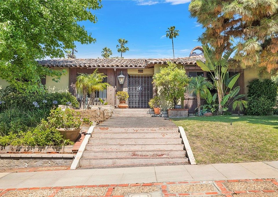 1st image of 1561 El Miradero Ave