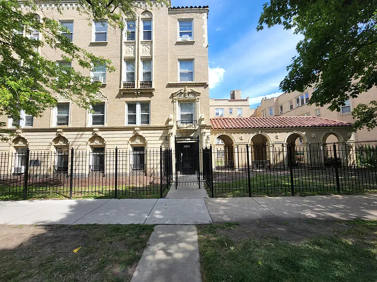 5015 N Wolcott Ave #404 — Photo 1
