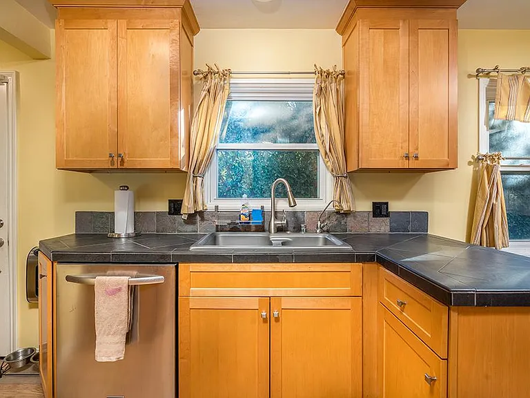540 N Park Ln — Photo 6