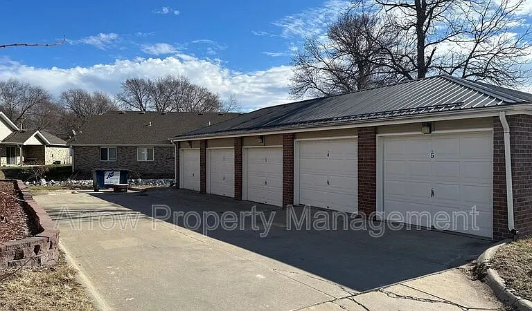 1660 Swanson Dr — Photo 17