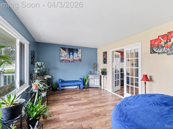 7377 Grandwood Dr, Swartz Creek, MI 48473