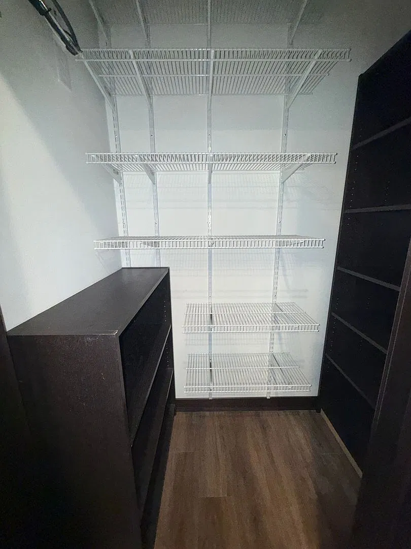 715 LakeShore Dr NE- Unit 200 — Photo 2