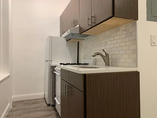 Rented by Hillel Realty Group | media 7