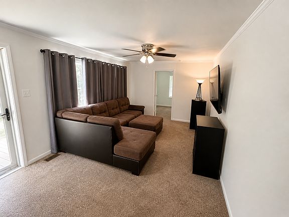 5th image of 915 Meadowview Pl