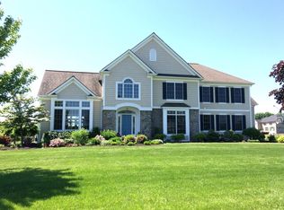 14 Dunnewood Ct, Pittsford, NY 14534