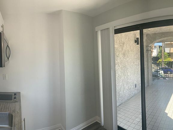 5th image of 1031 N Orange Grove Ave