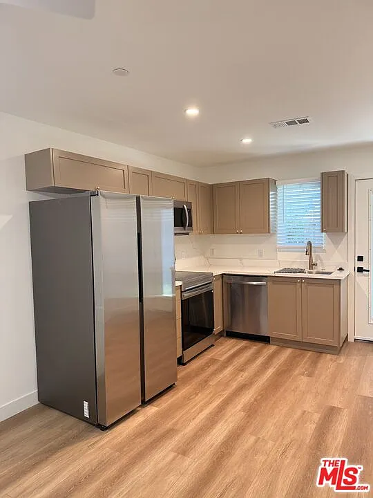 1 bed, 1.0 bath, $2,500 — Photo 2