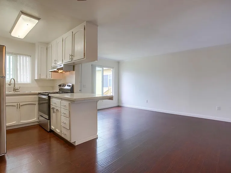 Carlsbad Village Apartments — Photo 6