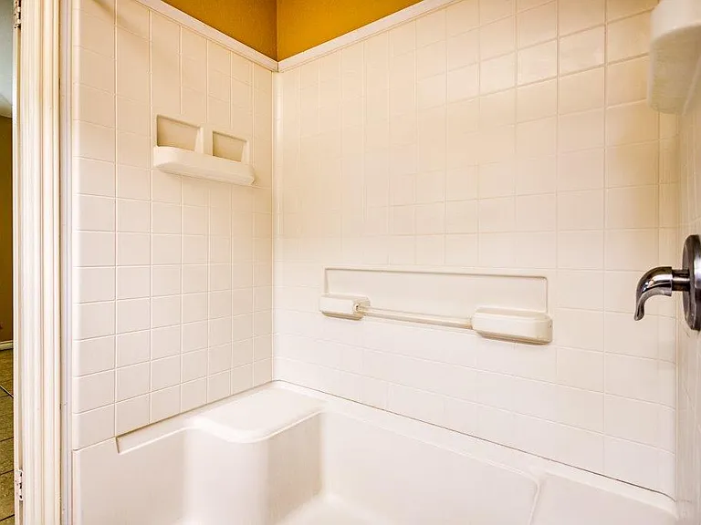 2322 Willow Dr — Photo 2