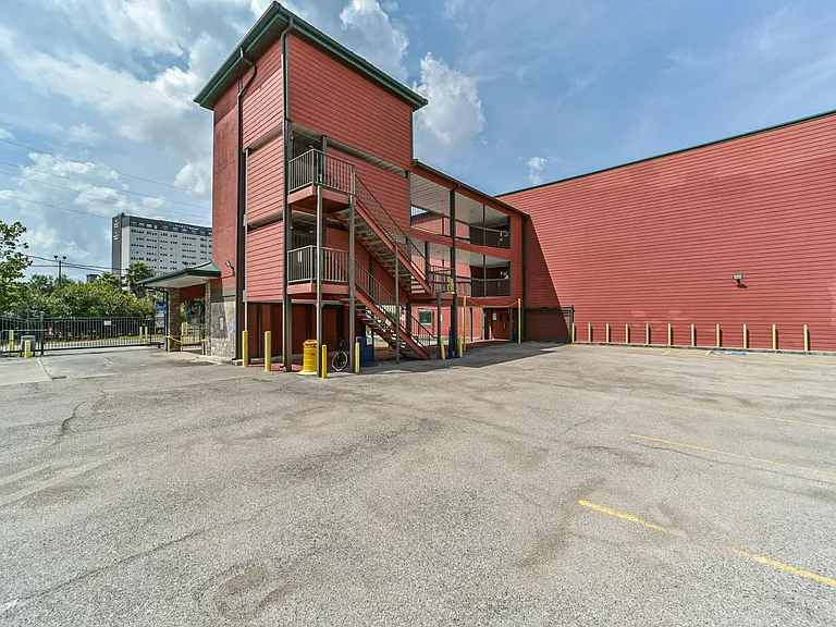 1025 Swanson St — Photo 3