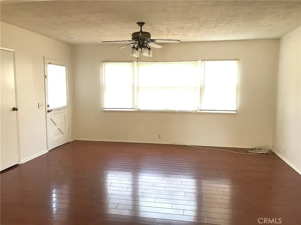 3 bed, 1122 sqft, $3,100 — Photo 2