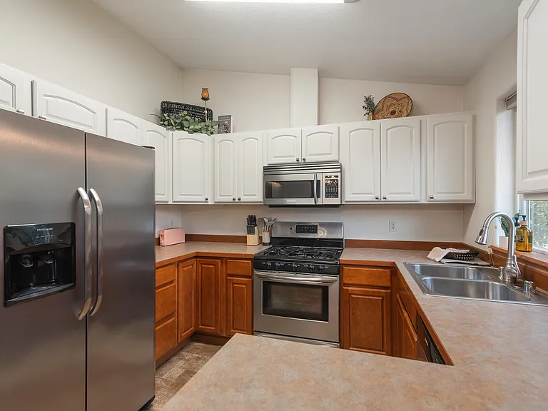 2538 W Mission Hills Ave — Photo 20