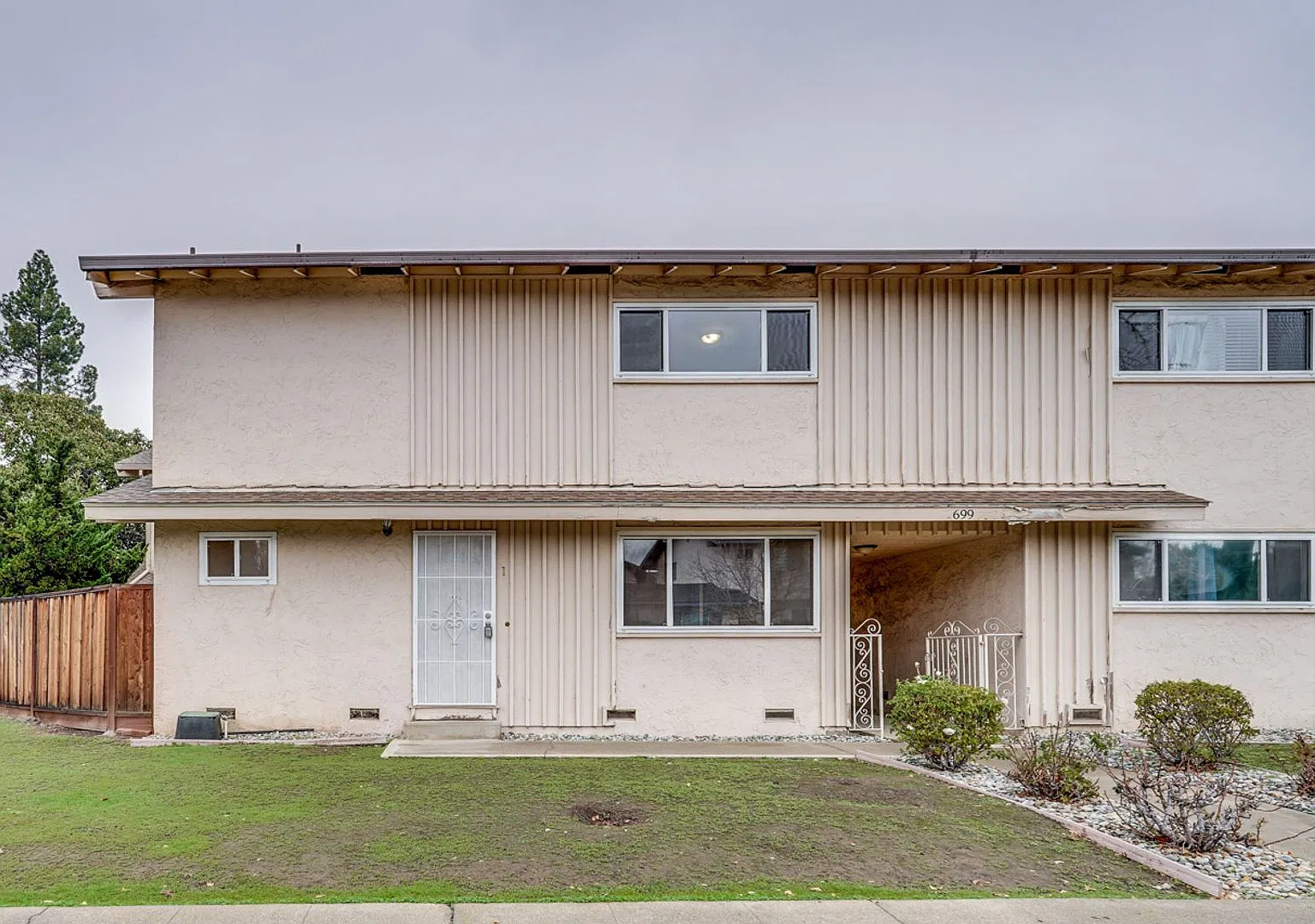 699 Grand Coulee — Photo 1