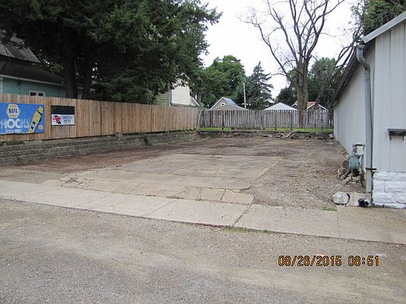 3rd image of 103 S Center St