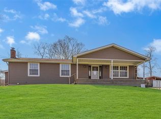 125 Orchard Crest Dr, Beaver Falls, PA 15010