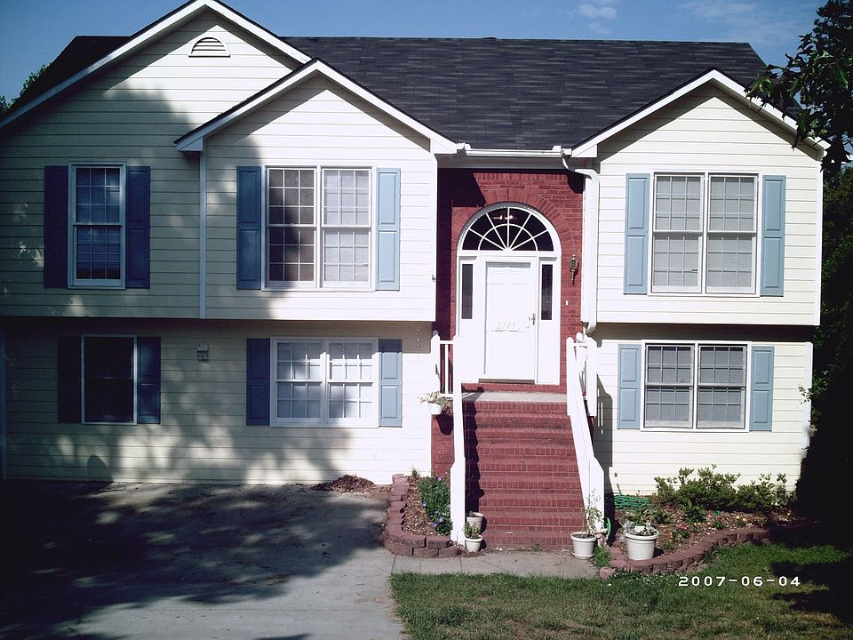 1st image of 2745 Amberly Hills Trl