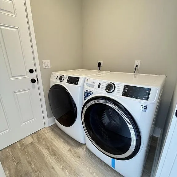 4840 McCall Ln — Photo 11
