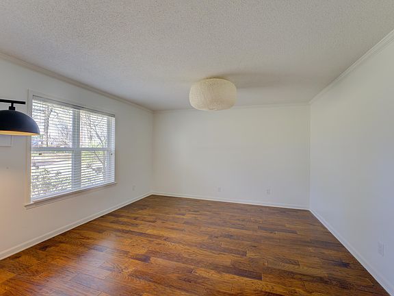 3rd image of 1596 Holly Hill Dr