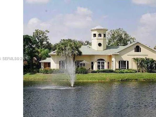 216 Meadows Cir, Boynton Beach, FL