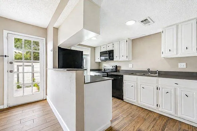 1846 Hollister St #7 — Photo 6