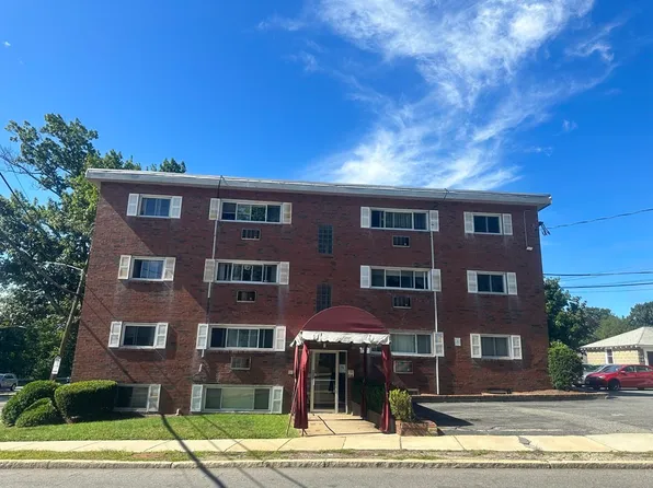 2 Lagrange St APT 11, West Roxbury, MA 02132