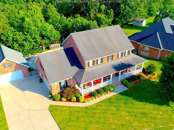 4th image of 3 Elizabeth Dr