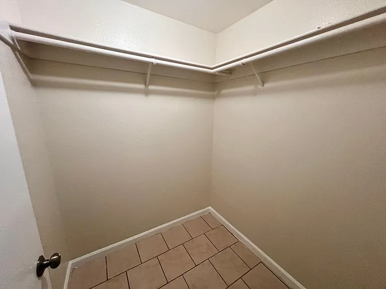 Columbus Apartments — Photo 31