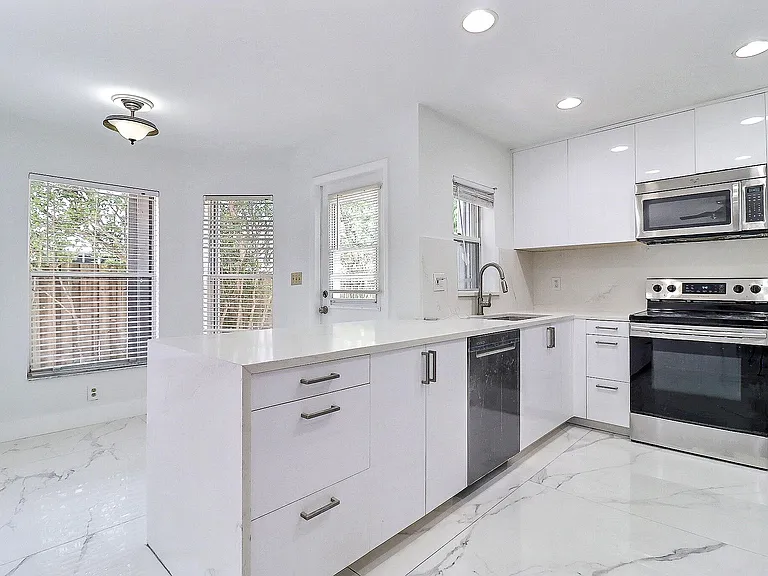 9401 Aegean Dr — Photo 5