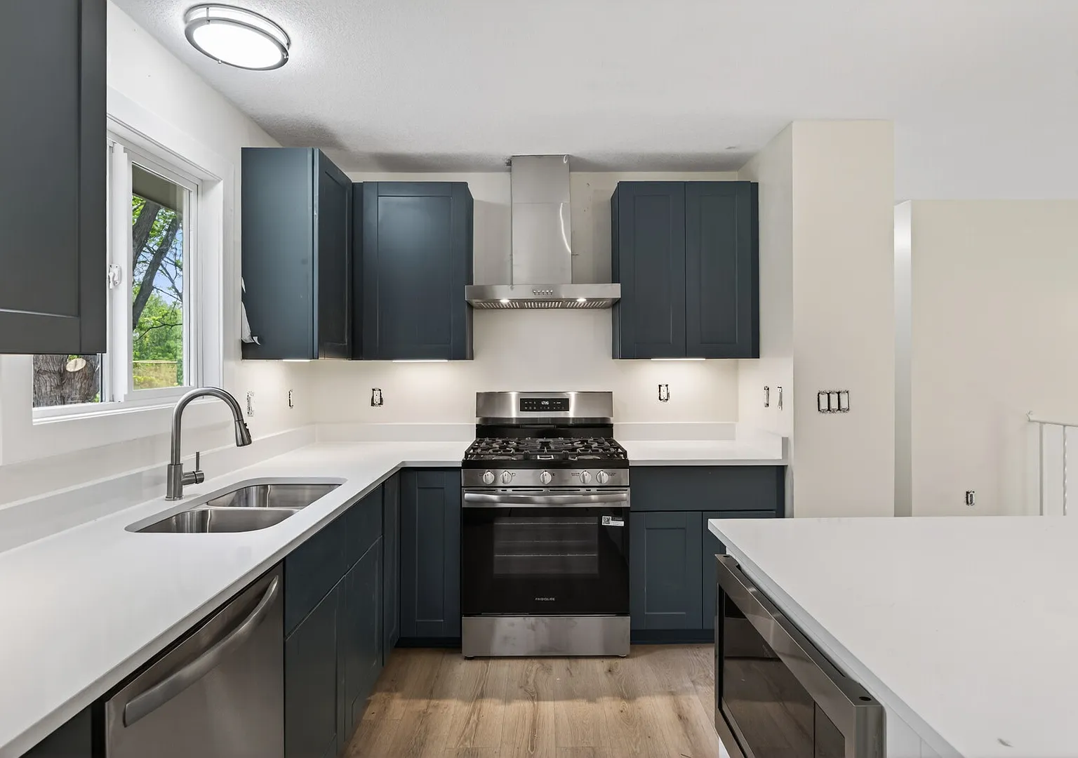 4 bed, 1700 sqft, $2,745 — Photo 4