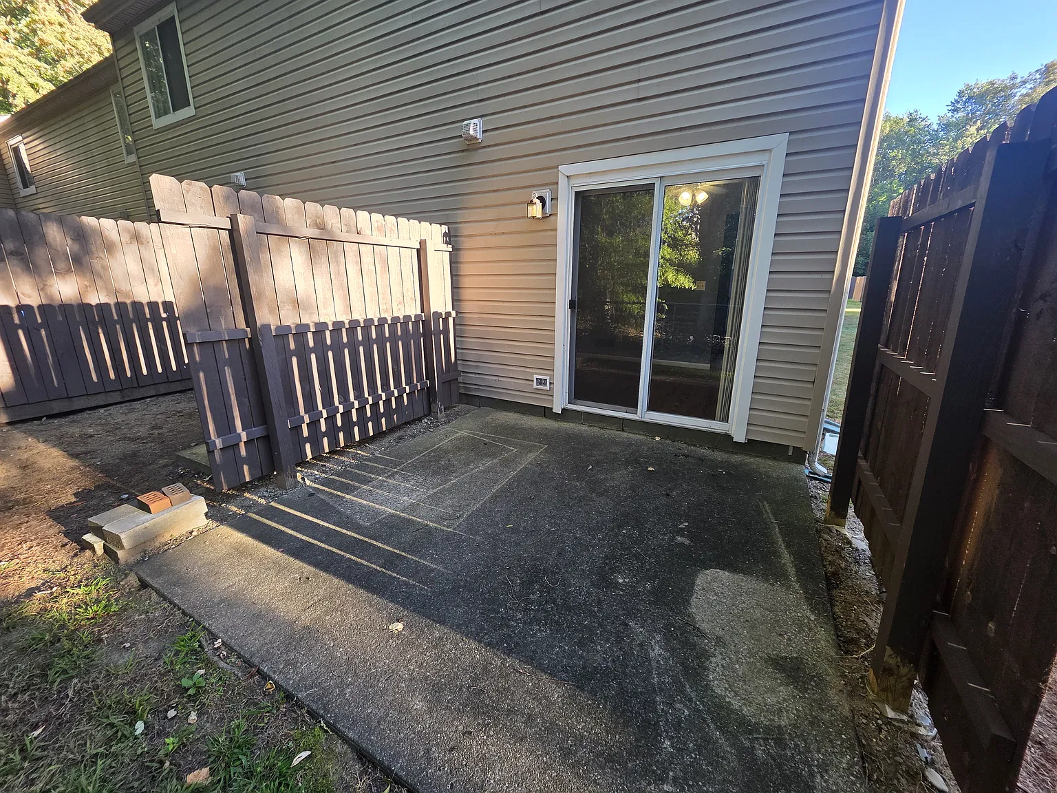 2 bed, 1.5 bath, 896 sqft, $1,275 — Photo 4