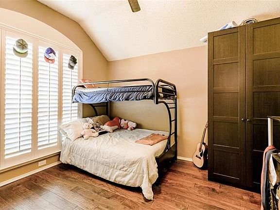 3rd image of 7901 Vista Creek Ln