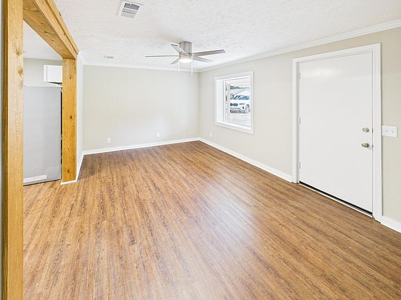 4th image of 262 Center Rd